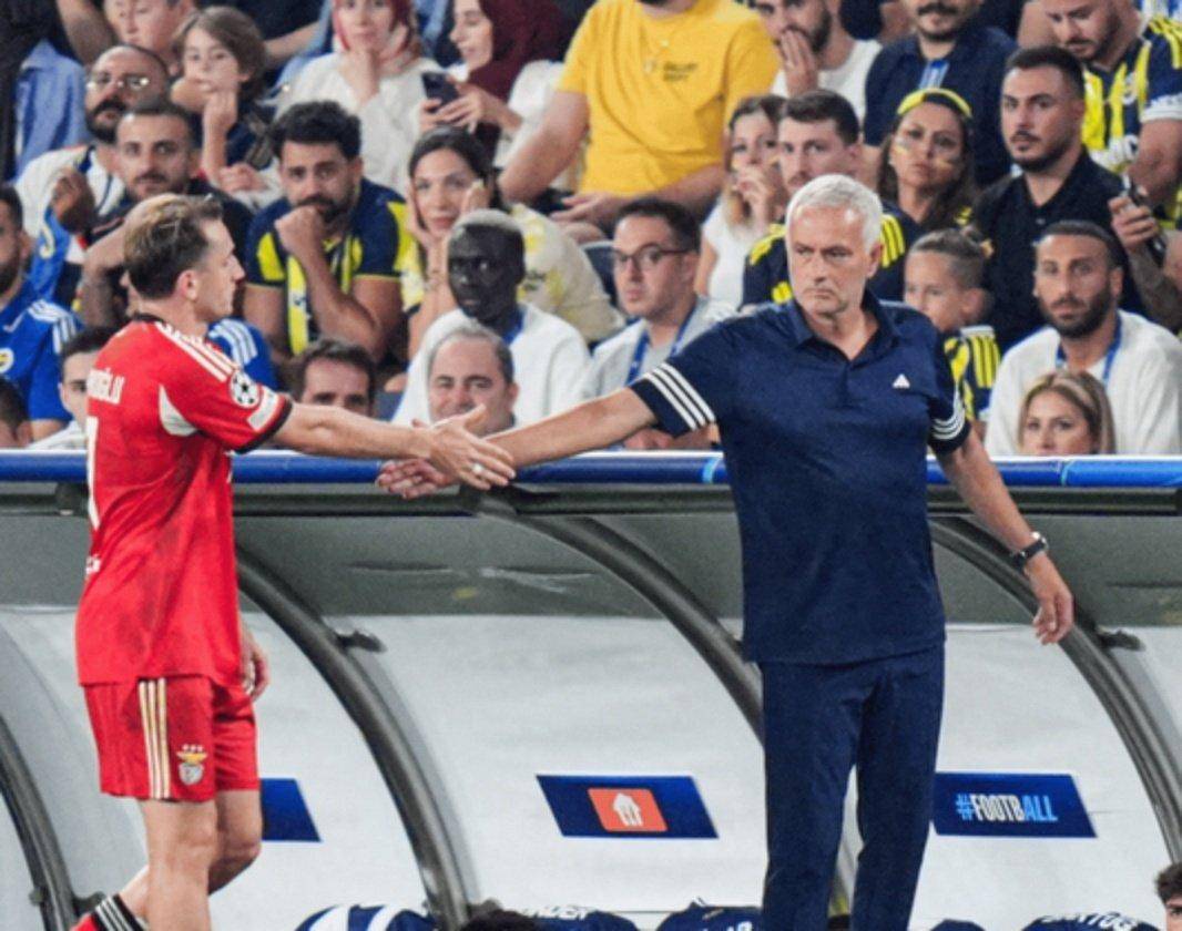 爱游戏娱乐本菲卡训练开放日,关键时刻调整名单引欢呼,中超在即,更衣室氛围转暖的简单介绍